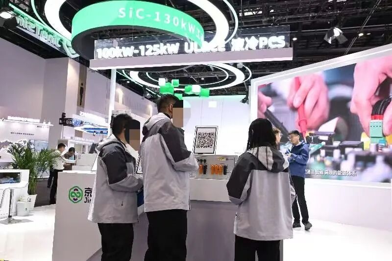 ef9aa3d7-69c8-410a-b9e7-6b42a42941d2.jpg